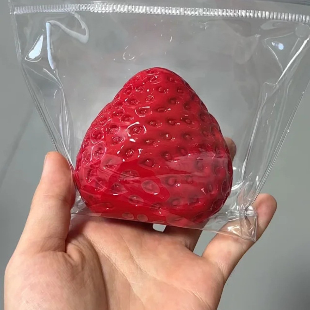 Strawberry Squeeze Toy Fidget  - Party Games Ideas recensione e prezzo